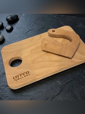 Wooden Cheese Board & Slicing Knife – Green Walnut